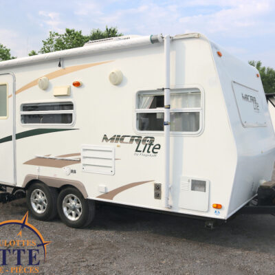 Flagstaff Micro Lite 18 FBRS 2010-LM Cossette inc. vr-roulotte-fifth wheel-cargo-arctic wolf -cherokee-grey wolf-wolf pup-kodiak cub-aspen trail-dutchmen-forest river-freedom express select-coachmen-apex nano -Trois-Rivières